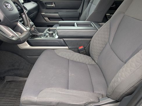 Used 2022 Toyota Tundra SR5 w/ SR5 Convenience Package image 9