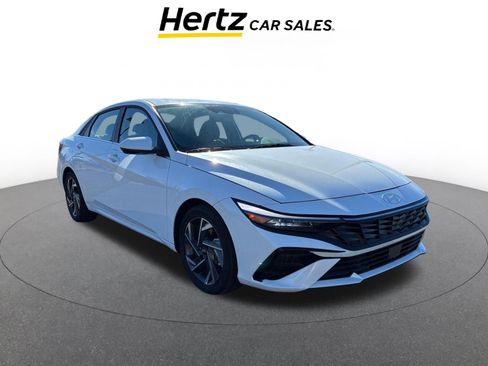 Used 2025 Hyundai Elantra SEL image 1