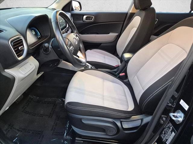 Used 2025 Hyundai Venue SEL FWD image 21