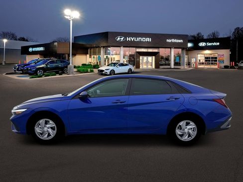 New 2026 Hyundai Elantra SE image 3