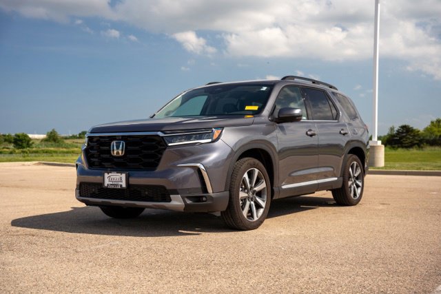 Used 2025 Honda Pilot Elite image 3
