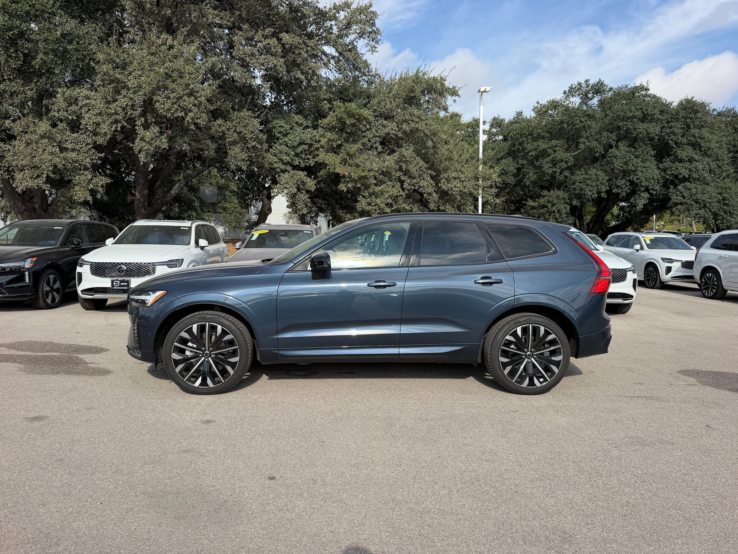 Certified 2026 Volvo XC60 B5 Ultra w/ Protection Package Premier AWD/4WD image 3