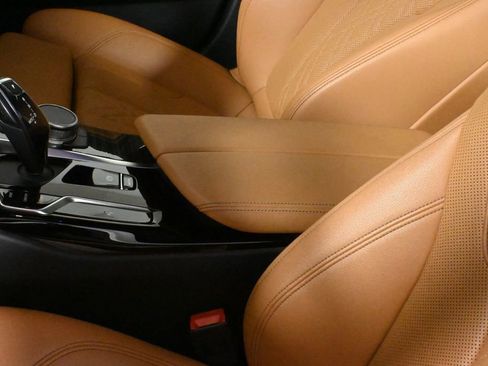 Certified 2022 BMW 530i xDrive w/ Convenience Package image 25