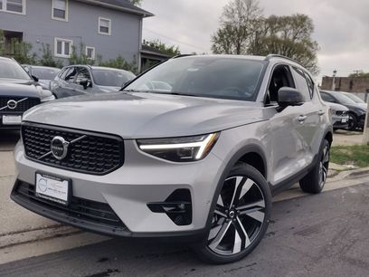 New 2025 Volvo XC40 B5 Ultra w/ Climate Package