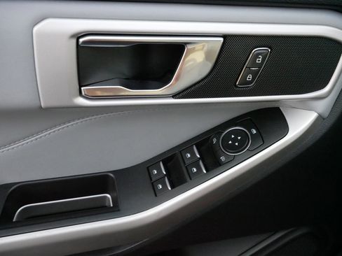 Used 2021 Ford Explorer XLT w/ Equipment Group 202A image 19