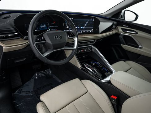 Used 2025 Audi Q5 Premium Plus w/ Premium Plus AWD/4WD image 8