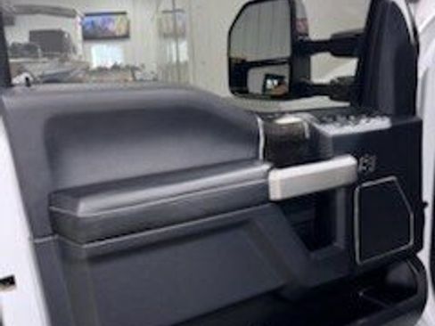 Certified 2022 Ford F250 Lariat w/ Chrome Package image 5