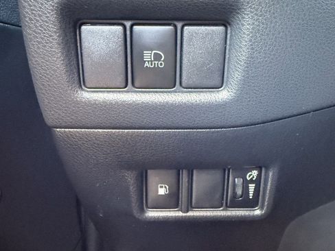 Used 2019 Toyota C-HR LE FWD image 30