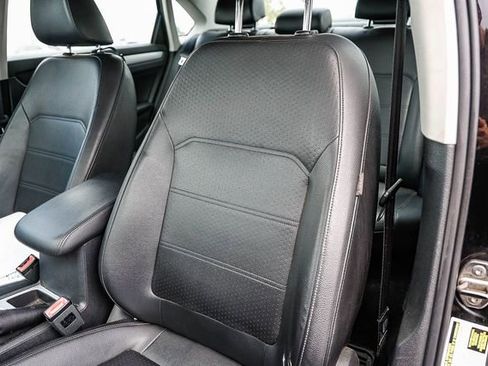 Used 2013 Volkswagen Passat 2.5 SE FWD image 17