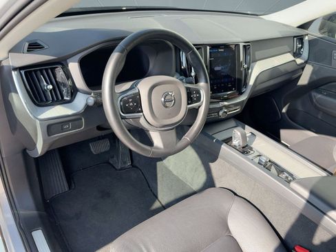 Certified 2025 Volvo XC60 B5 Plus image 4