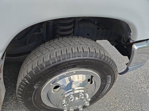 Used 2012 Ford E-450 and Econoline 450 Super Duty w/ Ambulance Prep Pkg image 9