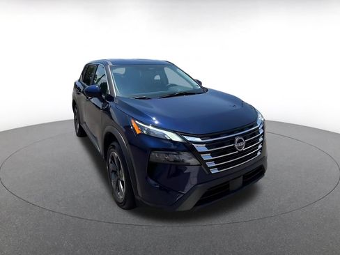 Used 2025 Nissan Rogue SV FWD image 3