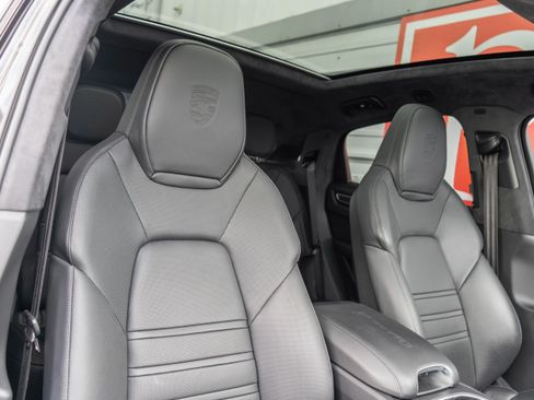 Used 2022 Porsche Cayenne Turbo S AWD/4WD image 27