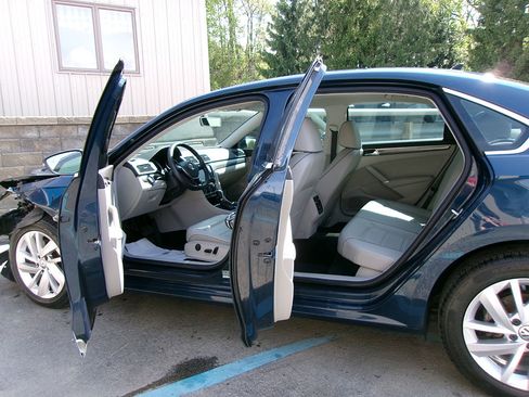 Used 2018 Volkswagen Passat 2.0T SE image 14