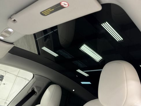 Used 2024 Tesla Model Y 2WD image 9