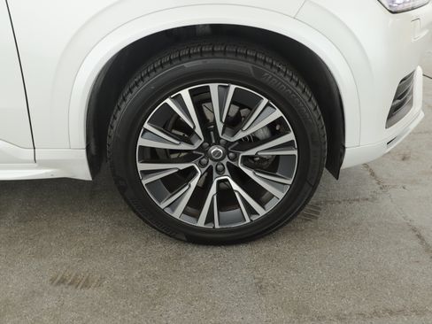 Used 2022 Volvo XC90 T5 Momentum w/ Climate Package image 9