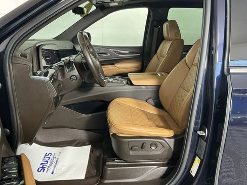 Used 2022 Cadillac Escalade Premium Luxury image 37