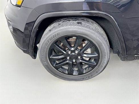 Used 2019 Jeep Grand Cherokee Altitude image 23