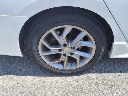 Used 2015 Nissan Sentra SR FWD image 7