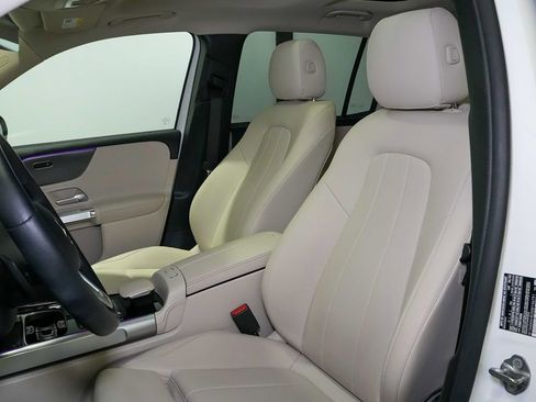 Used 2022 Mercedes-Benz GLB 250 4MATIC image 13
