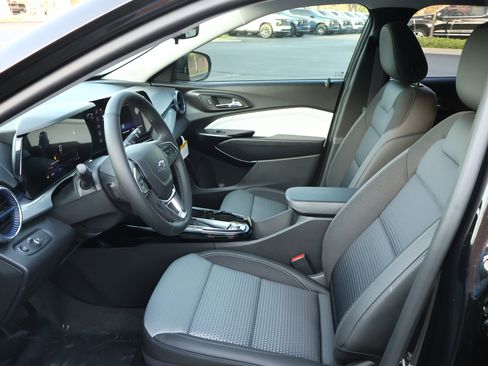 New 2026 Chevrolet Trax LT w/ Driver Confidence Package FWD image 8