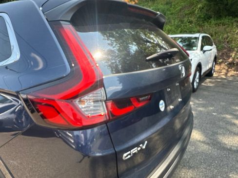 Used 2023 Honda CR-V EX image 3