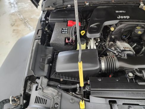 Used 2018 Jeep Wrangler Unlimited Sport image 35