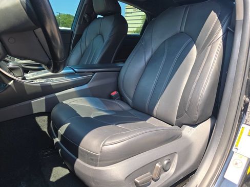 Used 2019 Toyota Avalon XLE w/ Moonroof Package FWD image 6