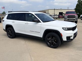 Used 2023 Jeep Grand Cherokee L Limited w/ Black Appearance Package AWD/4WD video 2