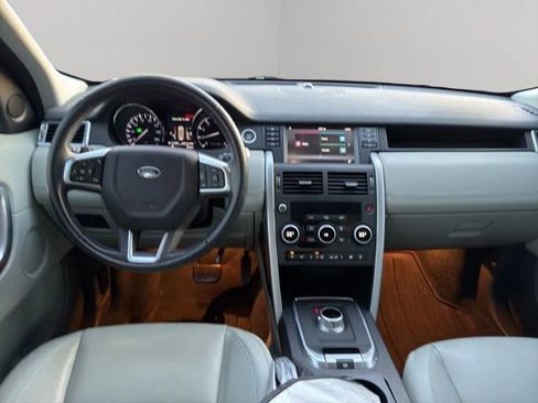 Used 2016 Land Rover Discovery Sport SE image 13
