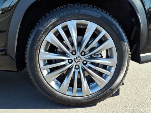 Used 2023 Toyota Highlander Platinum FWD image 9