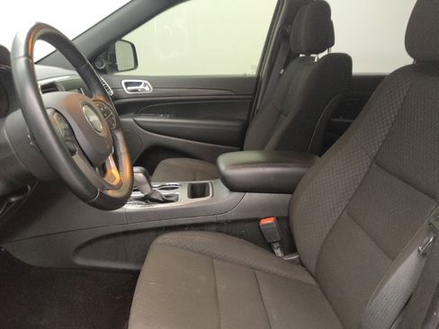 Used 2021 Jeep Grand Cherokee Laredo AWD/4WD image 17