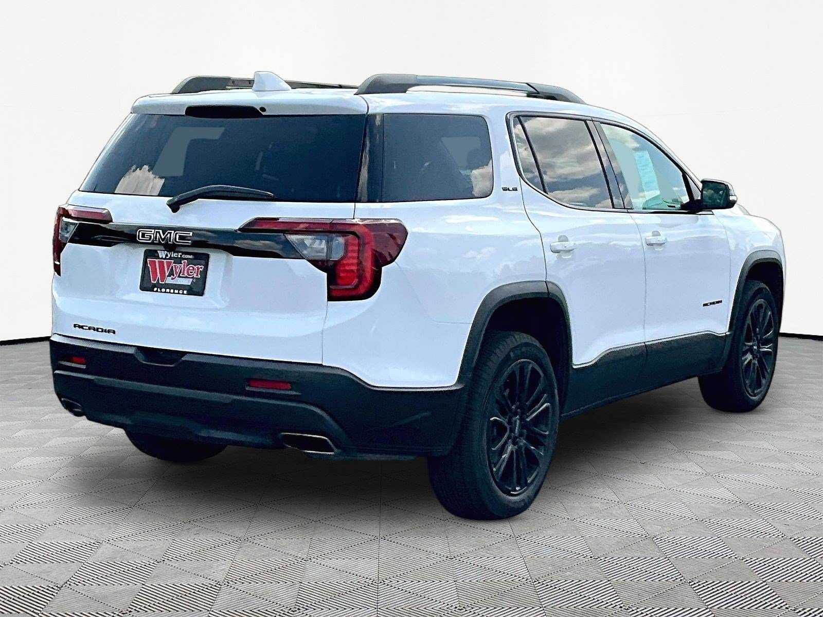 Used 2022 GMC Acadia SLE w/ Driver Convenience Package FWD image 6