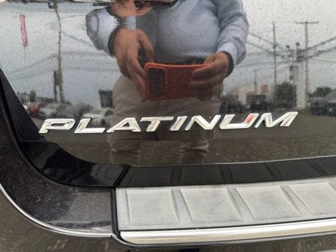 Used 2020 Ford Explorer Platinum w/ Premium Technology Package AWD/4WD image 6