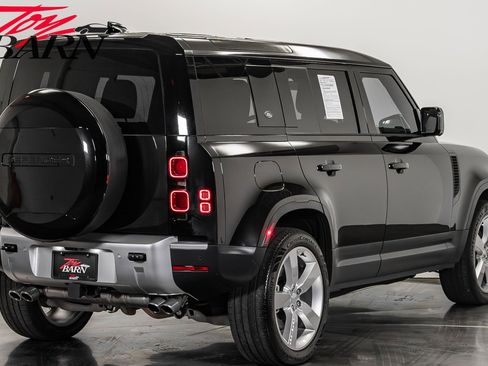 Used 2024 Land Rover Defender 110 SE image 5