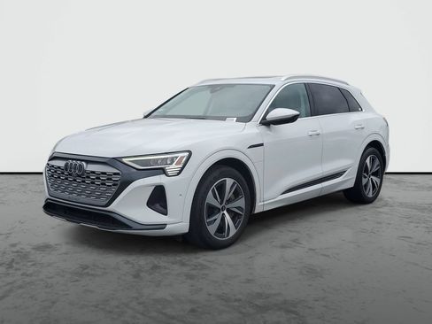 Used 2024 Audi Q8 e-tron Premium Plus w/ Premium Plus Package AWD/4WD image 2