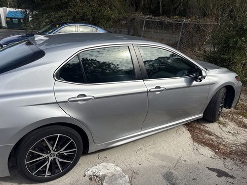 Used 2022 Toyota Camry SE image 3