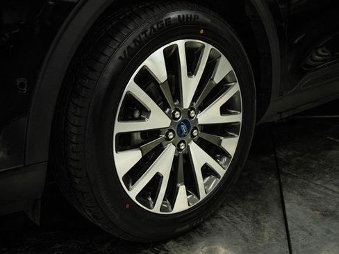 Used 2020 Ford Escape Titanium image 3