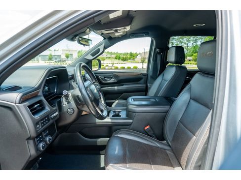 Used 2023 Chevrolet Tahoe High Country AWD/4WD image 12