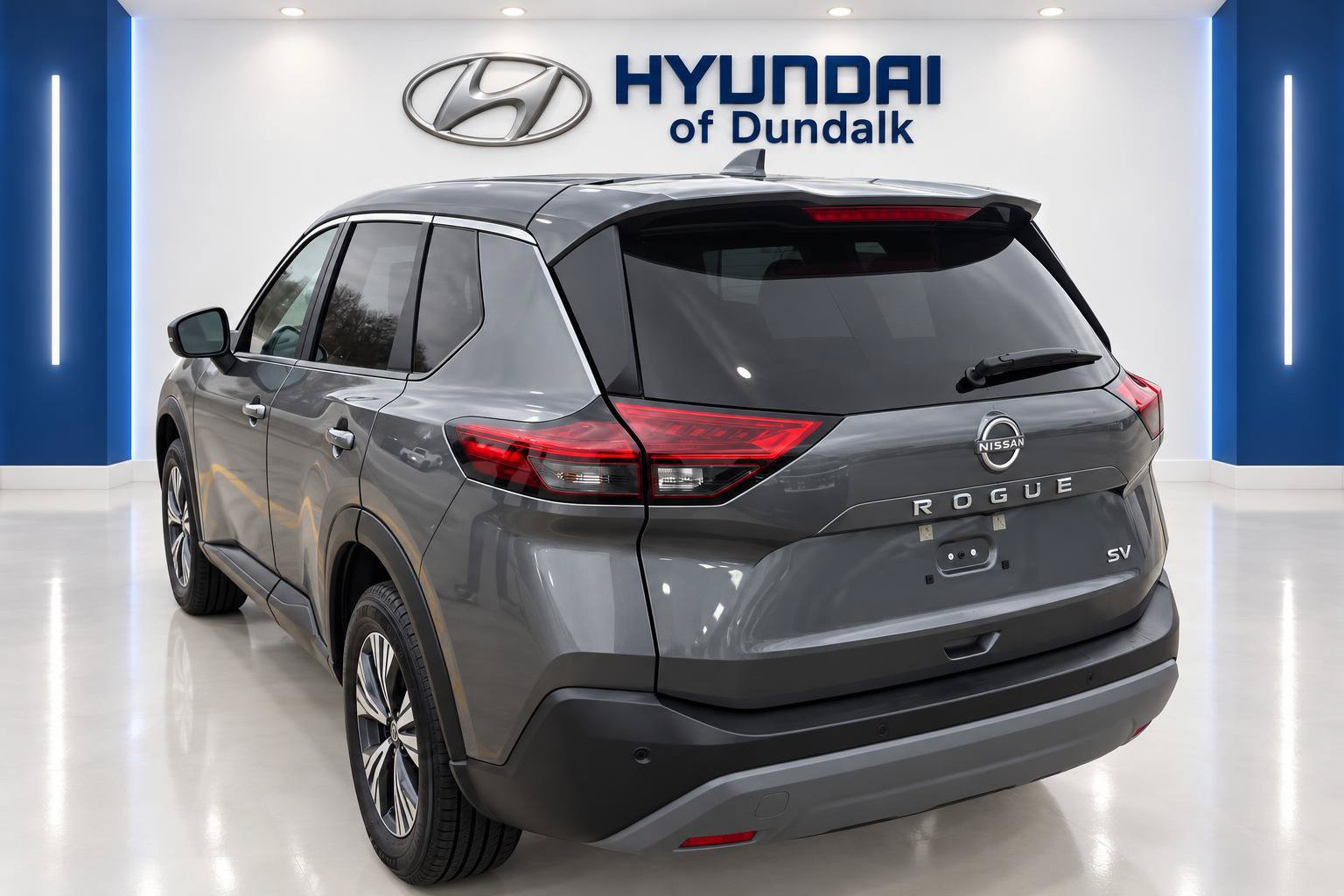 Used 2022 Nissan Rogue SV FWD image 2
