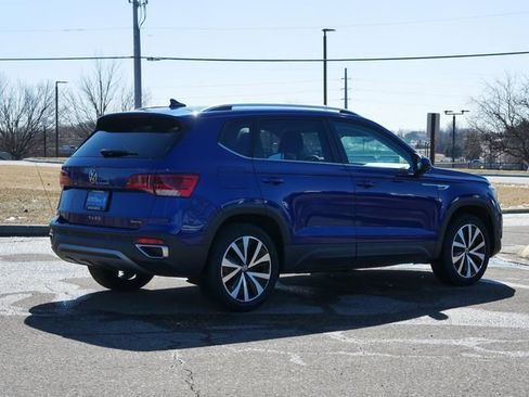Certified 2023 Volkswagen Taos SE w/ Panoramic Sunroof Package image 7