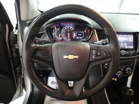 Used 2020 Chevrolet Trax LS FWD image 18