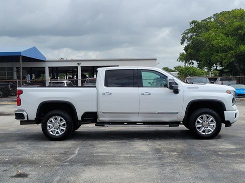 Used 2024 Chevrolet Silverado 2500 High Country w/ High Country Premium Package AWD/4WD image 2