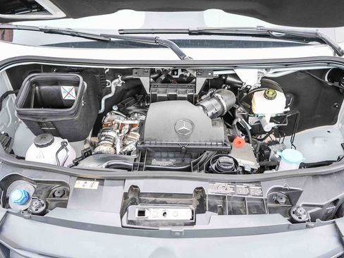 Used 2025 Mercedes-Benz Sprinter 2500 image 35