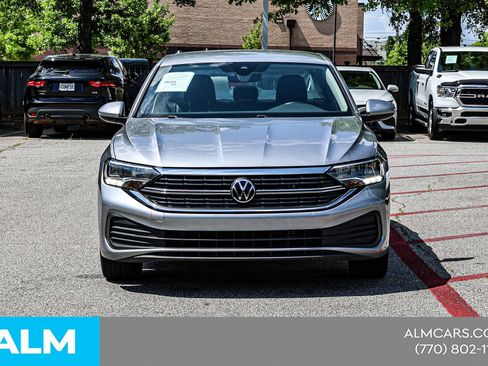 Used 2024 Volkswagen Jetta SE FWD image 12