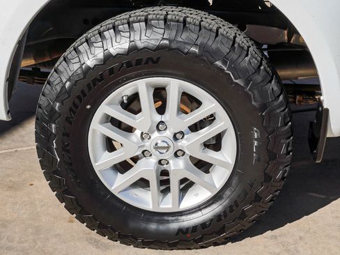 Used 2017 Nissan Frontier SV w/ SV Value Truck Package image 11