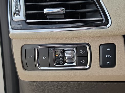 Used 2024 Lincoln Navigator Reserve AWD/4WD image 30