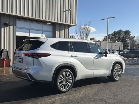 Used 2021 Toyota Highlander Platinum image 5