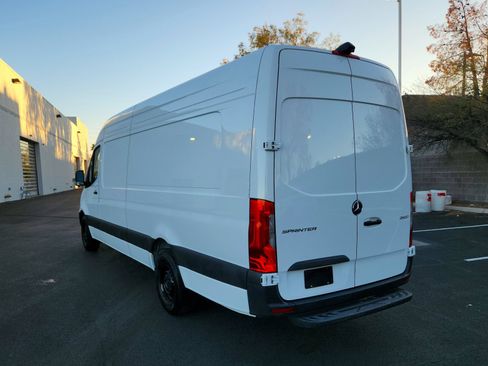 Used 2024 Mercedes-Benz Sprinter 2500 image 8