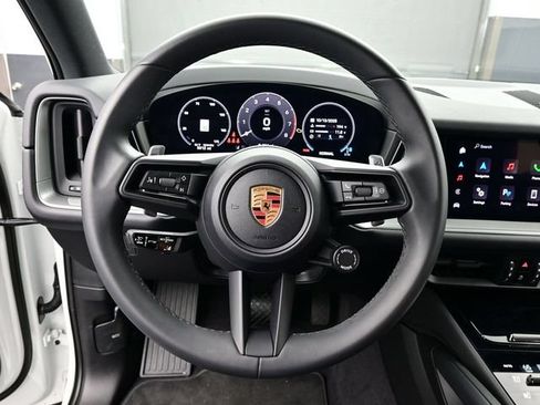 Certified 2025 Porsche Cayenne AWD/4WD image 8